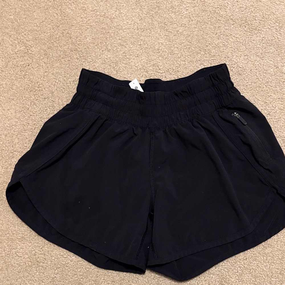 Lululemon black size 4 hottie hot shorts in good condition